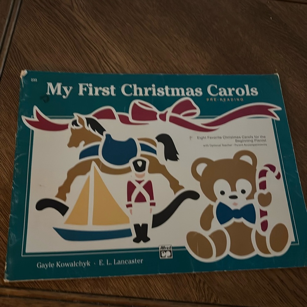 My First Christmas Carols. Pre reading piano book.